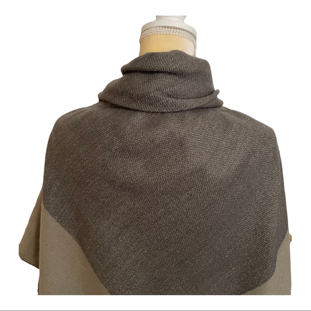 Apt 9 Poncho Brown and Tan with Fringe - Picture 4 of 8